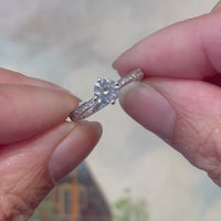 Diamond ring in 18 carat white gold