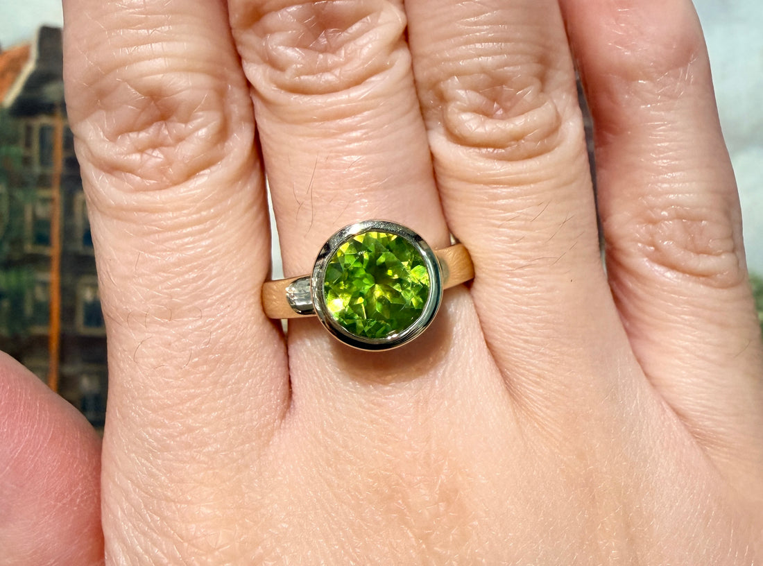 14 carat gold peridot ring