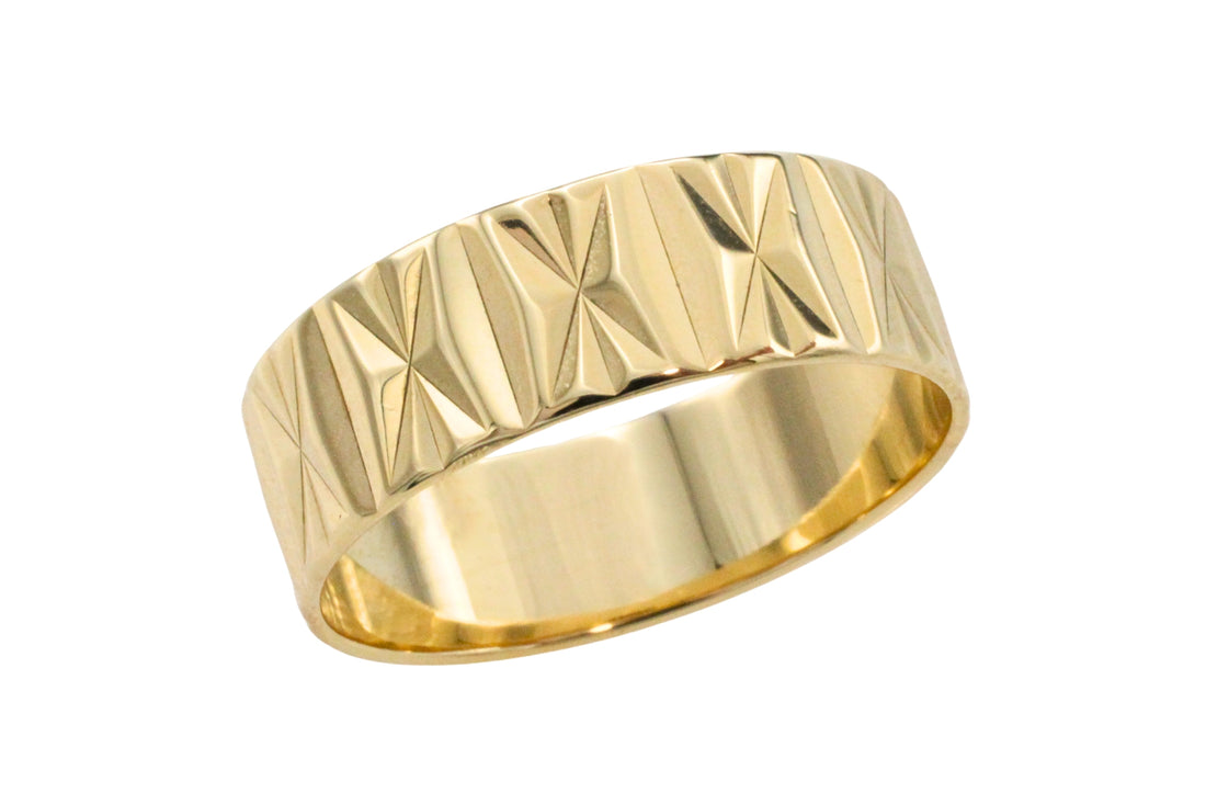 14 carat gold band with motif