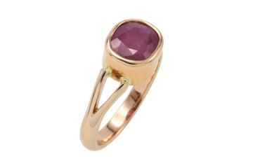 Ruby ring in 14 carat gold