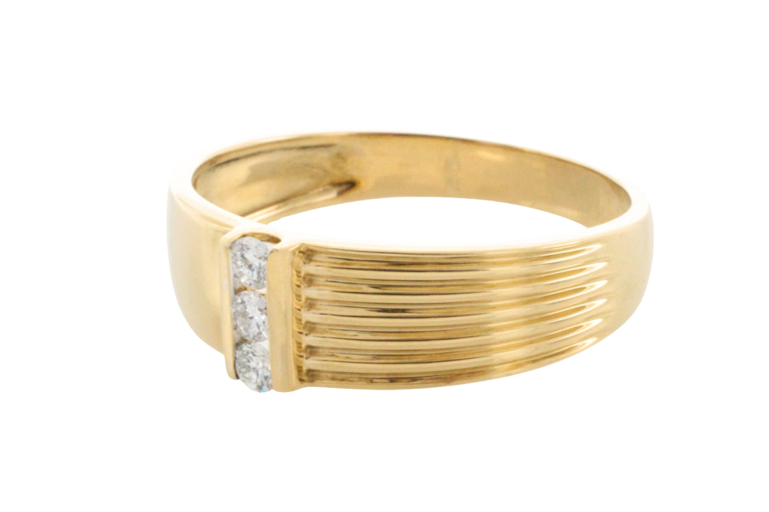 18 carat gold ring with diamonds
