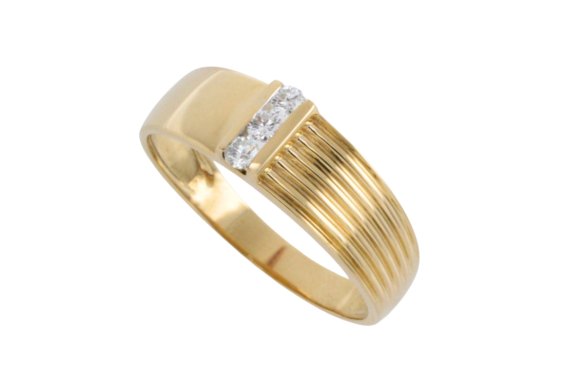 18 carat gold ring with diamonds