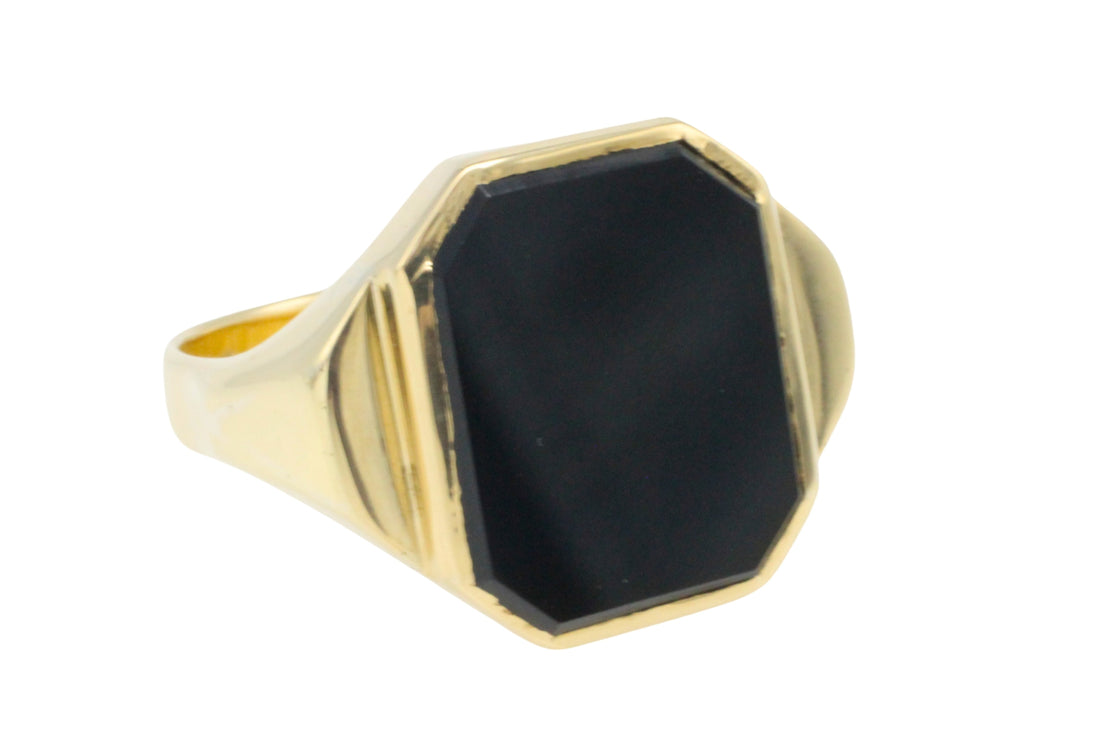 Vintage onyx signet ring in 14 carat gold