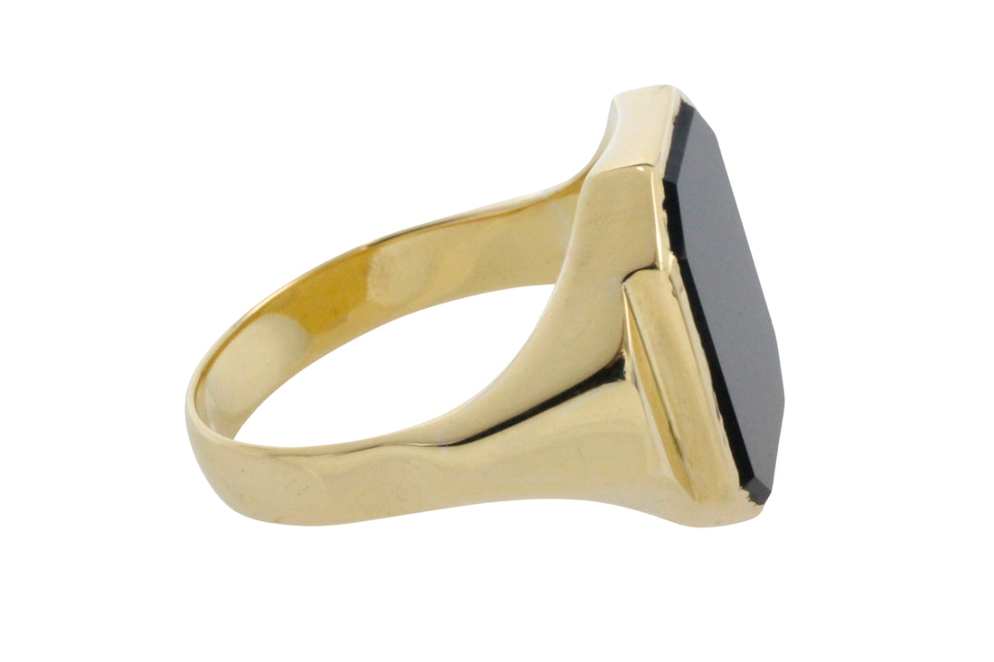 Vintage onyx signet ring in 14 carat gold
