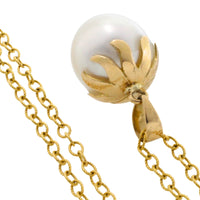 Pearl pendant and chain in 14 carat gold