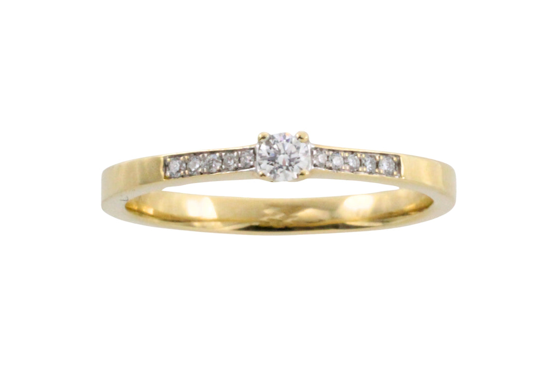Diamond ring in 14 carat gold