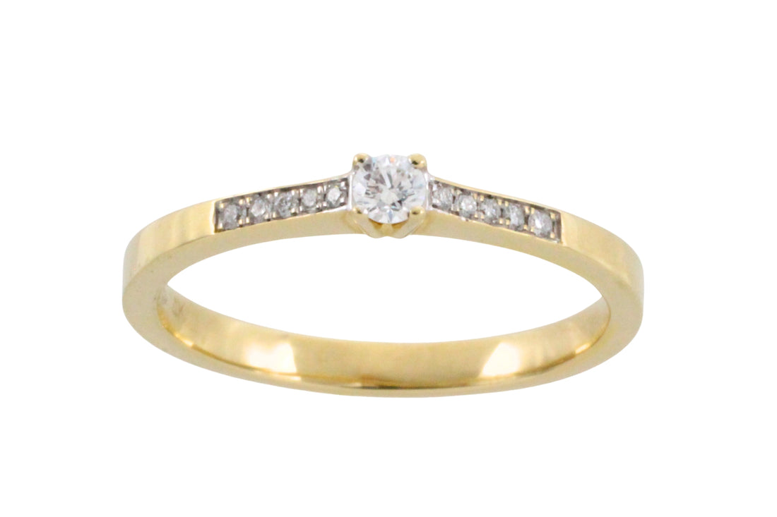 Diamond ring in 14 carat gold