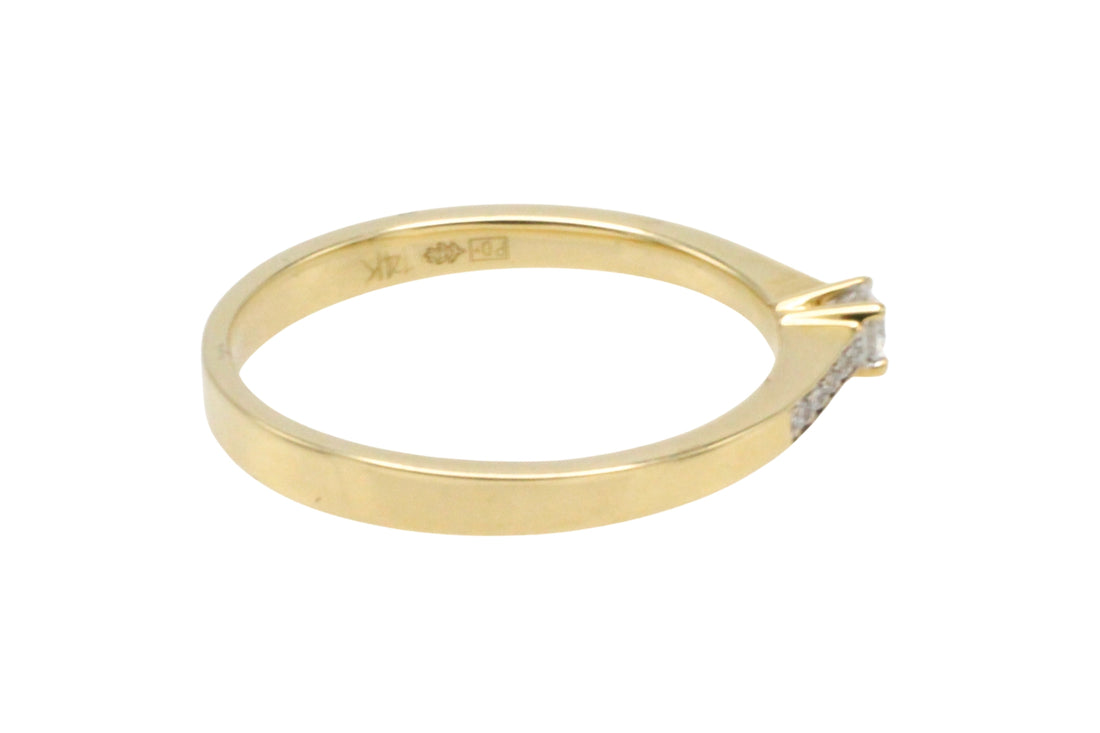 Diamond ring in 14 carat gold