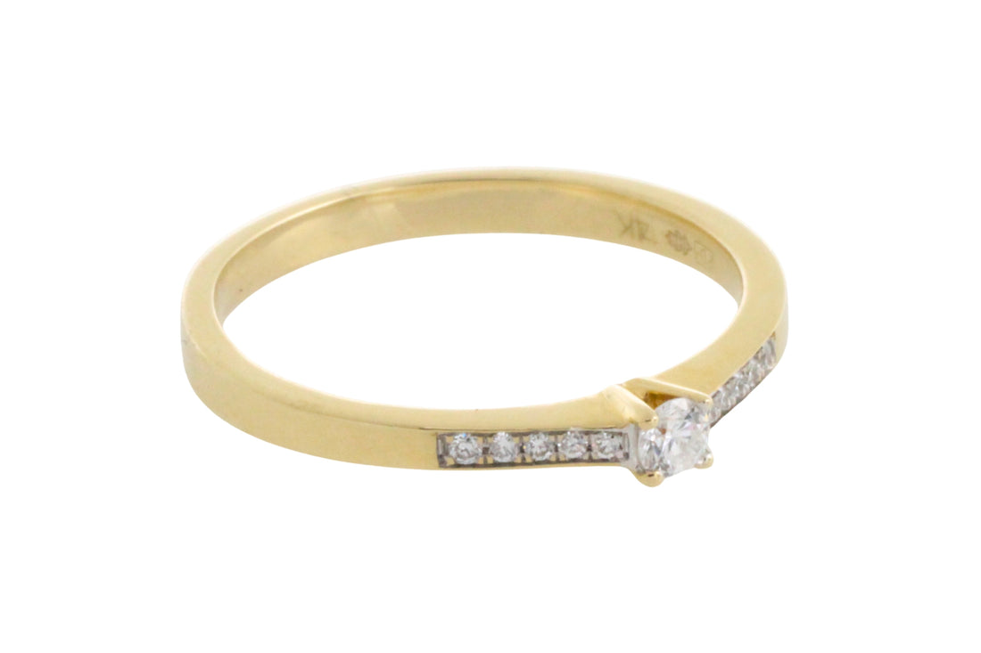 Diamond ring in 14 carat gold