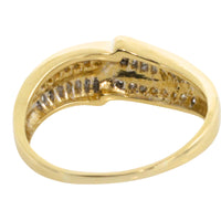 Baguette and brilliant cut diamond ring in 18 carat gold