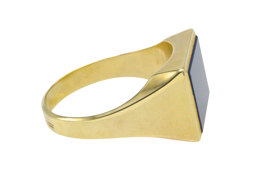 Vintage signet ring in 14 carat gold