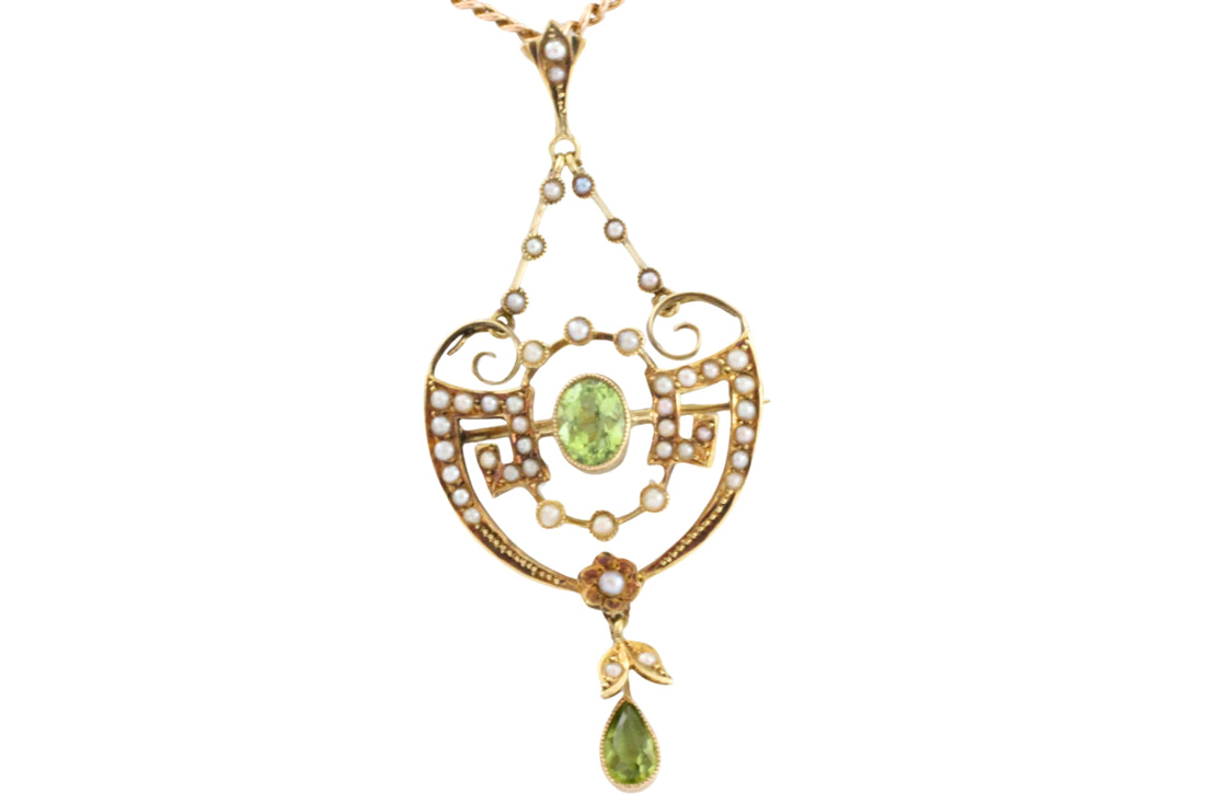Peridot and pearl pendant and chain