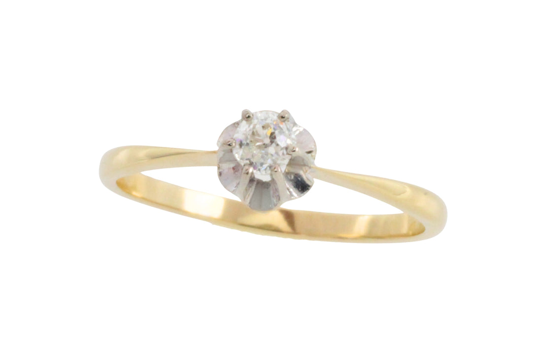 Diamond solitaire ring in 14 carat gold