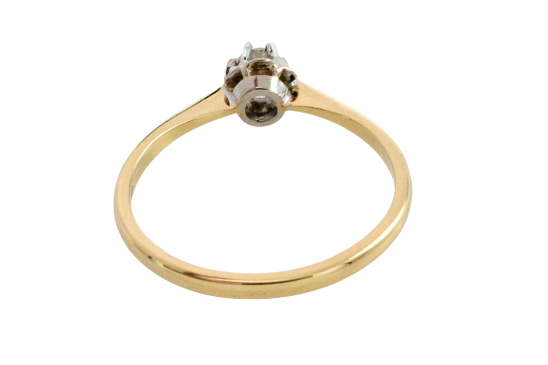 Diamond solitaire ring in 14 carat gold