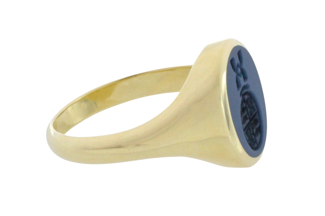 Vintage signet intaglio ring in 14 carat gold