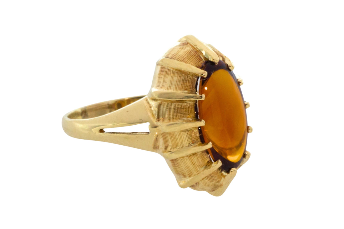 Vintage cabochon citrine ring in 14 carat gold