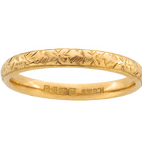 Vintage 18 carat gold band with motif