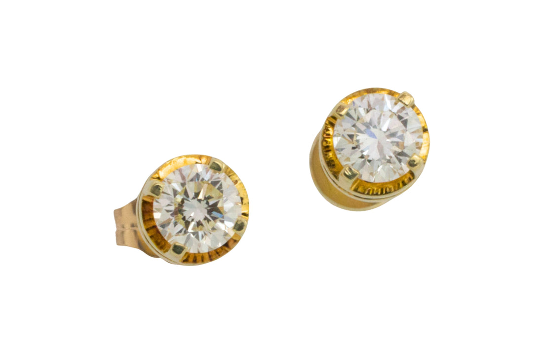 Vintage diamond studs in 14 carat gold