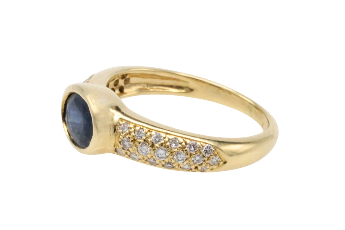 Sapphire and diamond ring in 18 carat gold