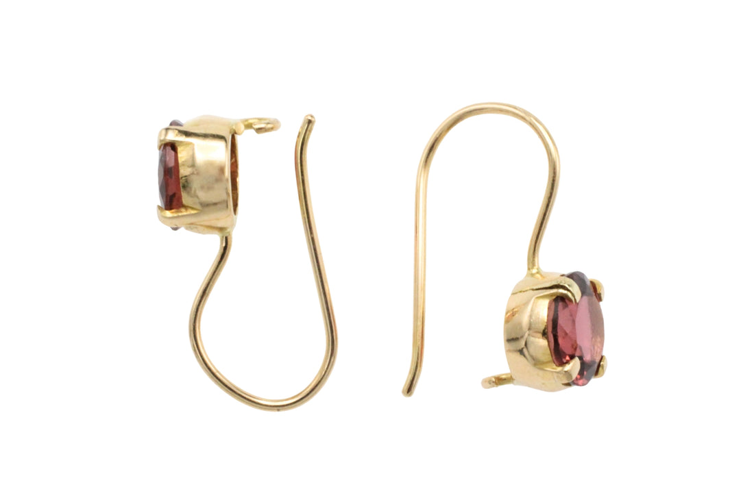 Garnet earrings in 14 carat gold