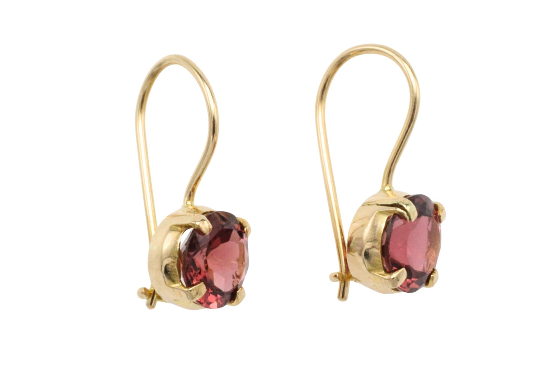 Garnet earrings in 14 carat gold