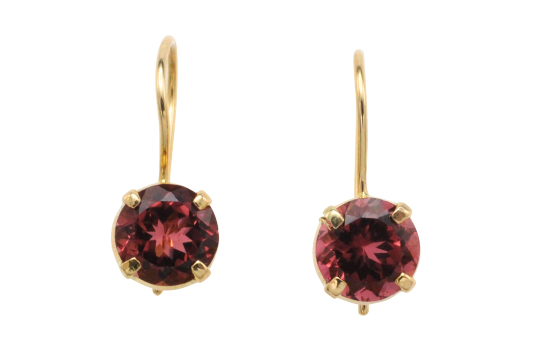 Garnet earrings in 14 carat gold