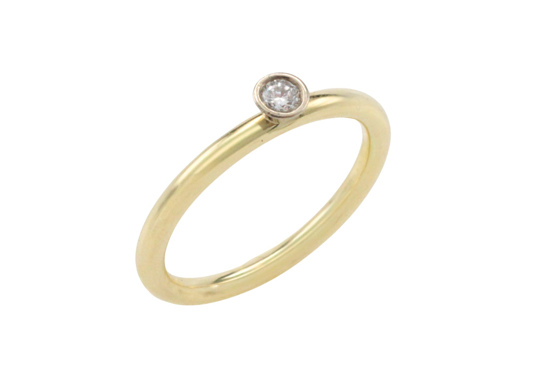 Diamond solitaire ring in 14 carat gold