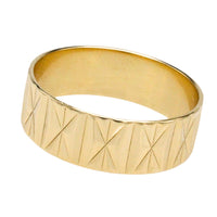 14 carat gold band with motif