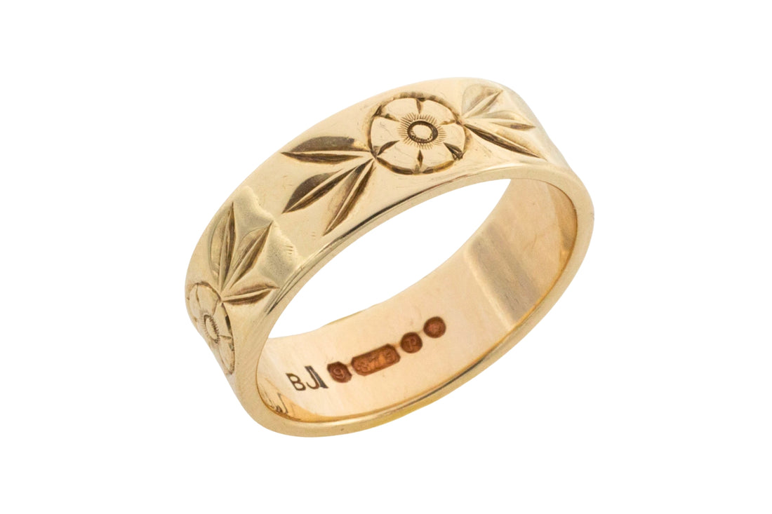 Vintage ring with floral motif