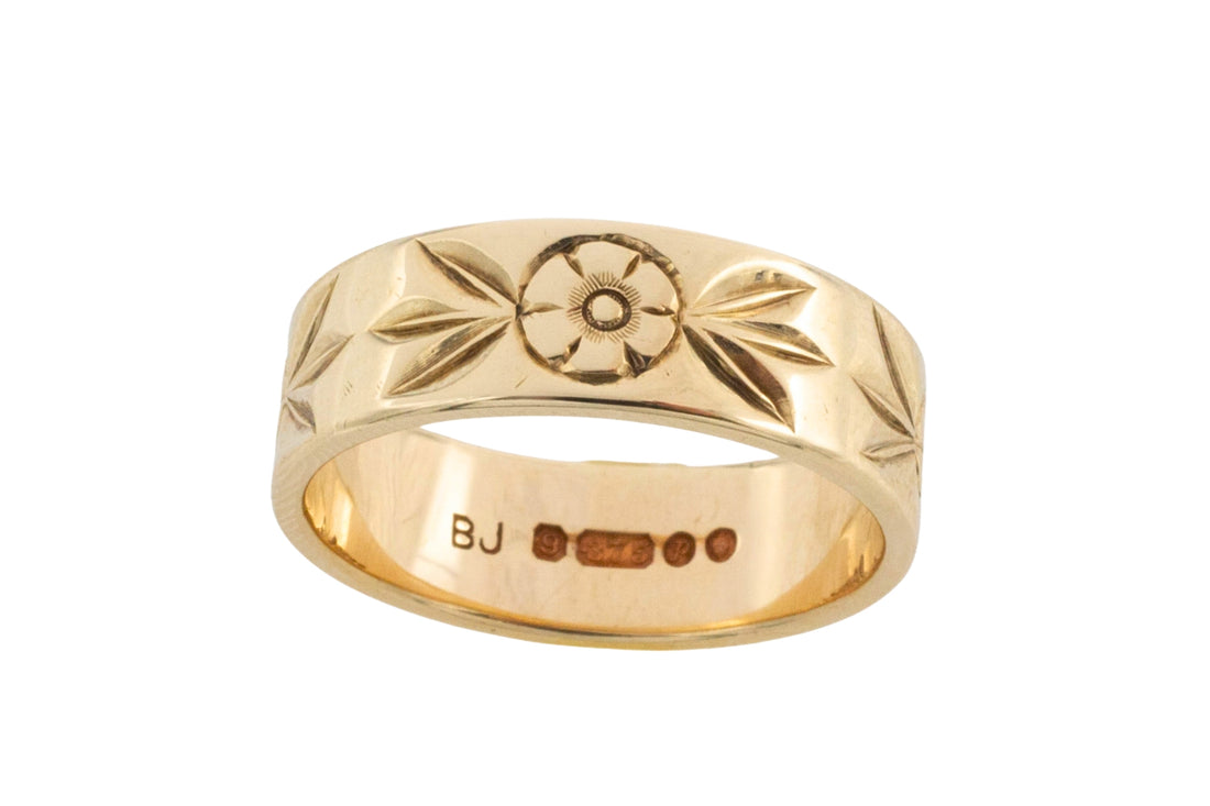 Vintage ring with floral motif