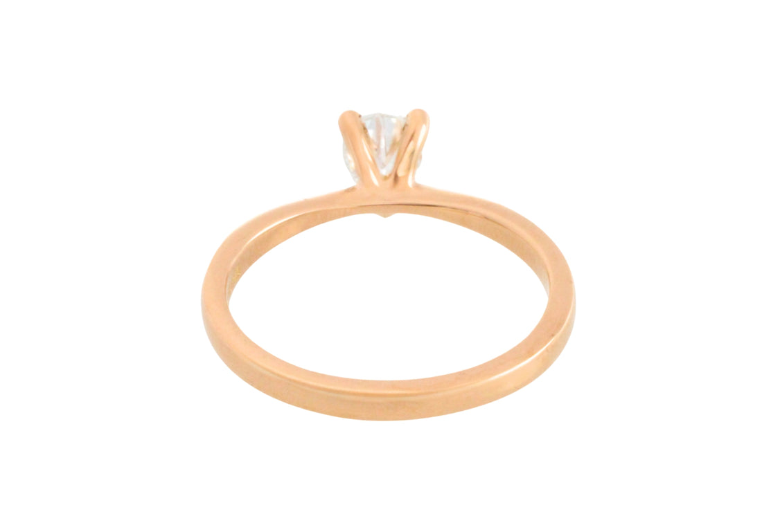 Pear cut diamond solitaire ring in 18 carat gold