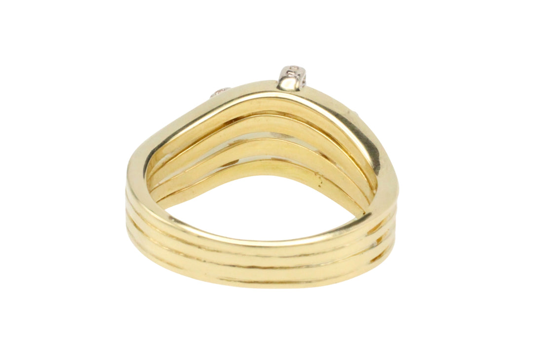Vintage 18 carat gold ring with diamonds