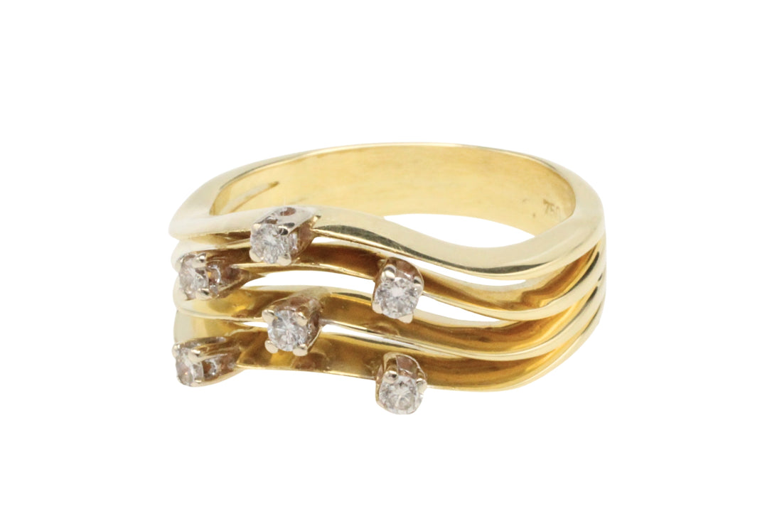 Vintage 18 carat gold ring with diamonds