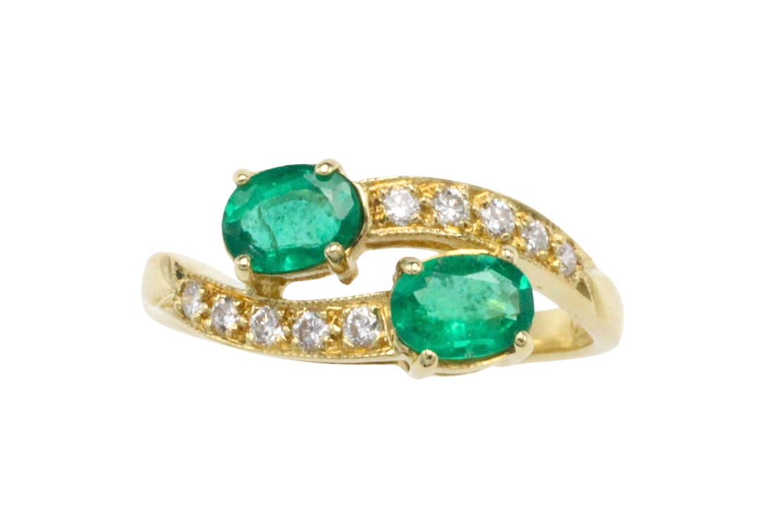 Vintage smaragd en diamanten kruiszetting ring