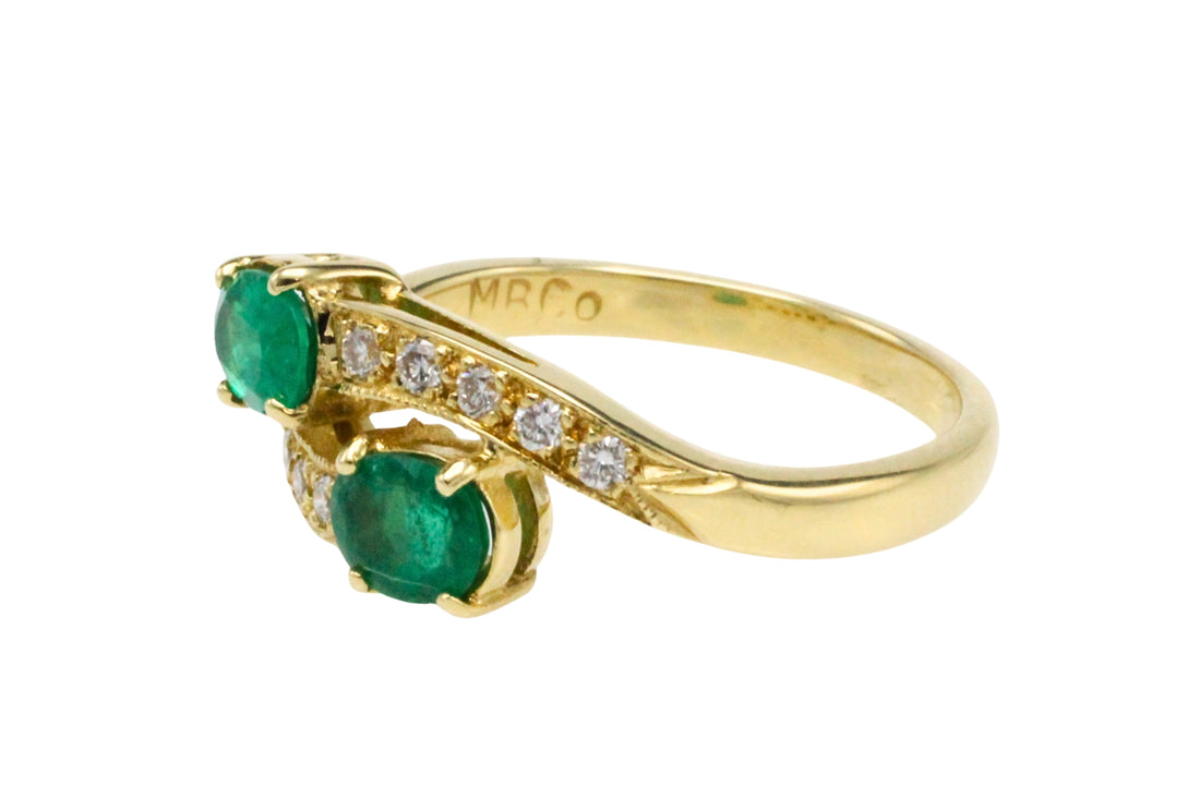 Vintage smaragd en diamanten kruiszetting ring