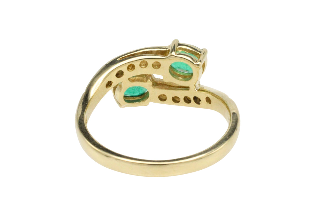 Vintage smaragd en diamanten kruiszetting ring