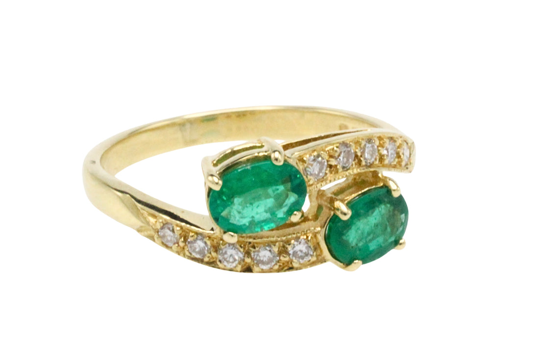 Vintage smaragd en diamanten kruiszetting ring