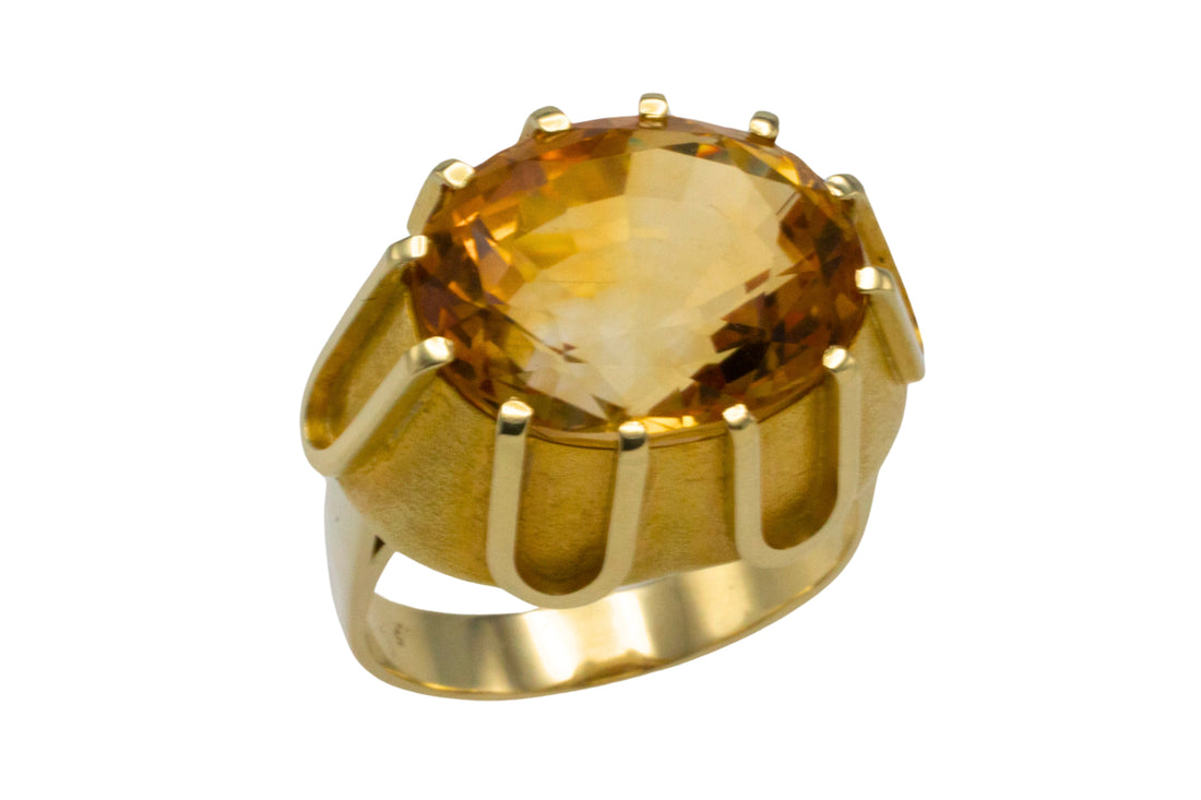 Large vintage citrine ring in 14 carat gold