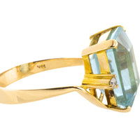 Aquamarine and diamond ring in 14 carat gold