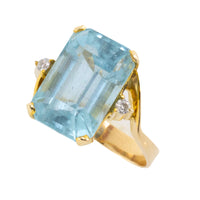 Aquamarine and diamond ring in 14 carat gold