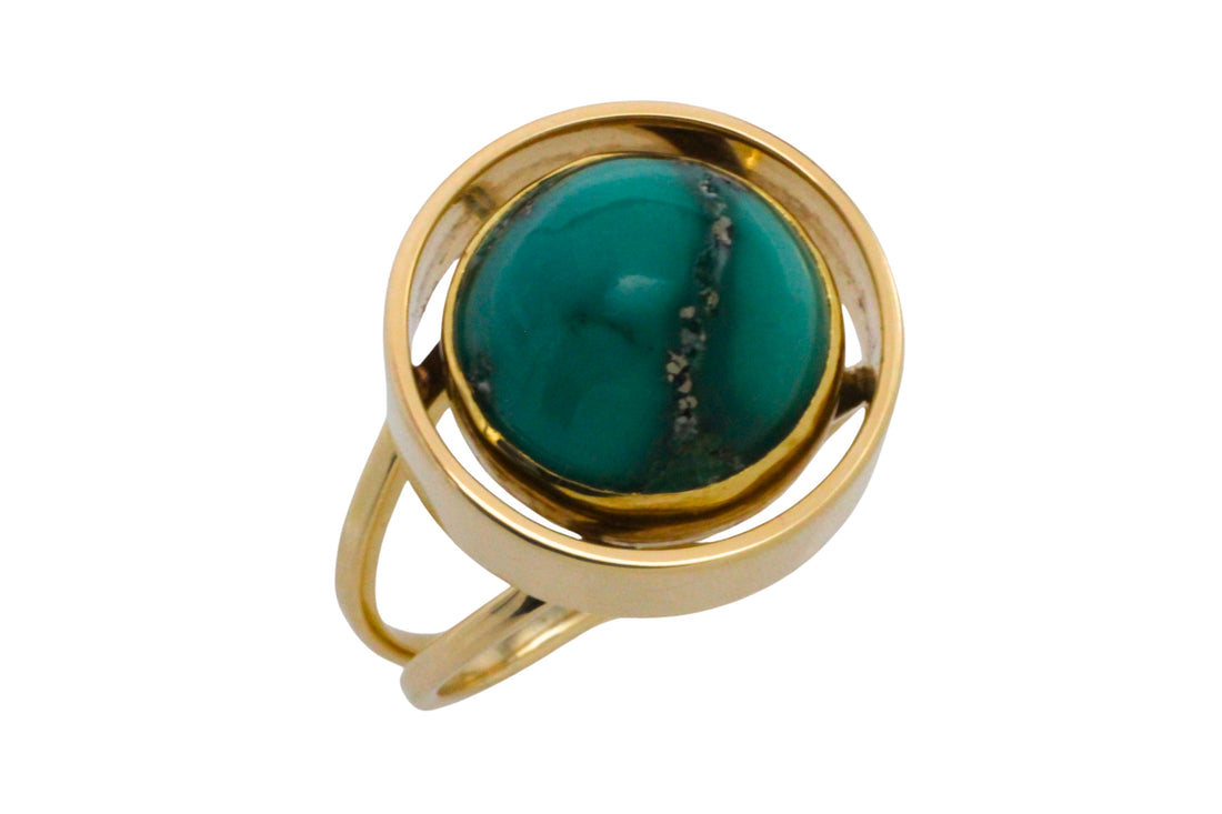 Turquoise ring in 14 carat gold