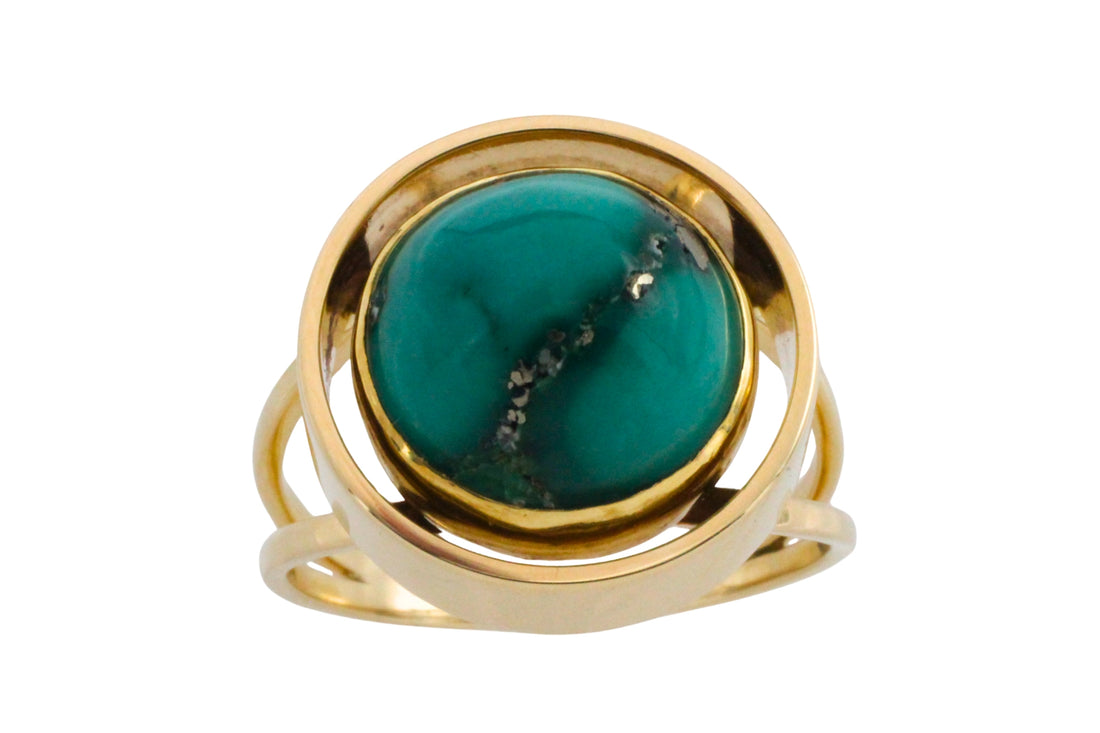 Turquoise ring in 14 carat gold