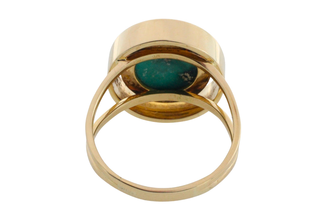 Turquoise ring in 14 carat gold
