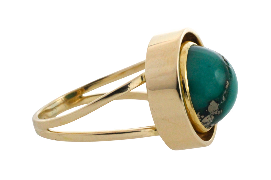 Turquoise ring in 14 carat gold