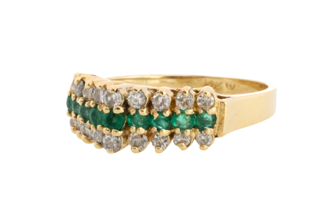 Emerld and diamond ring in 14 carat gold
