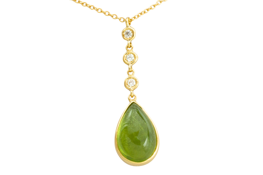 Peridot and diamnd pendant in 18 carat gold