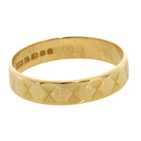 Vintage 18 carat gold wedding band with motif