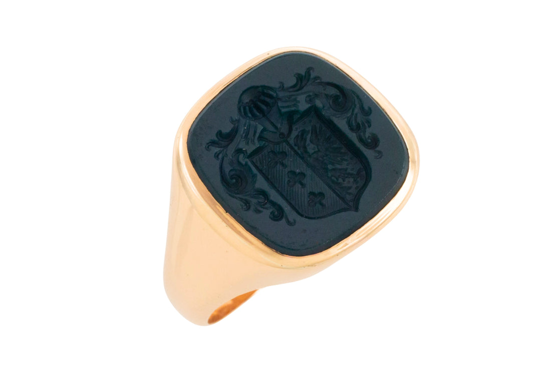Vintage 18 carat gold signet ring with jasper intaglio