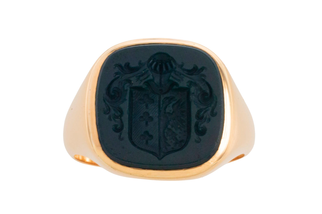 Vintage 18 carat gold signet ring with jasper intaglio