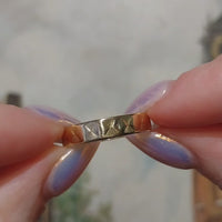 Vintage 18 carat gold wedding band with motif